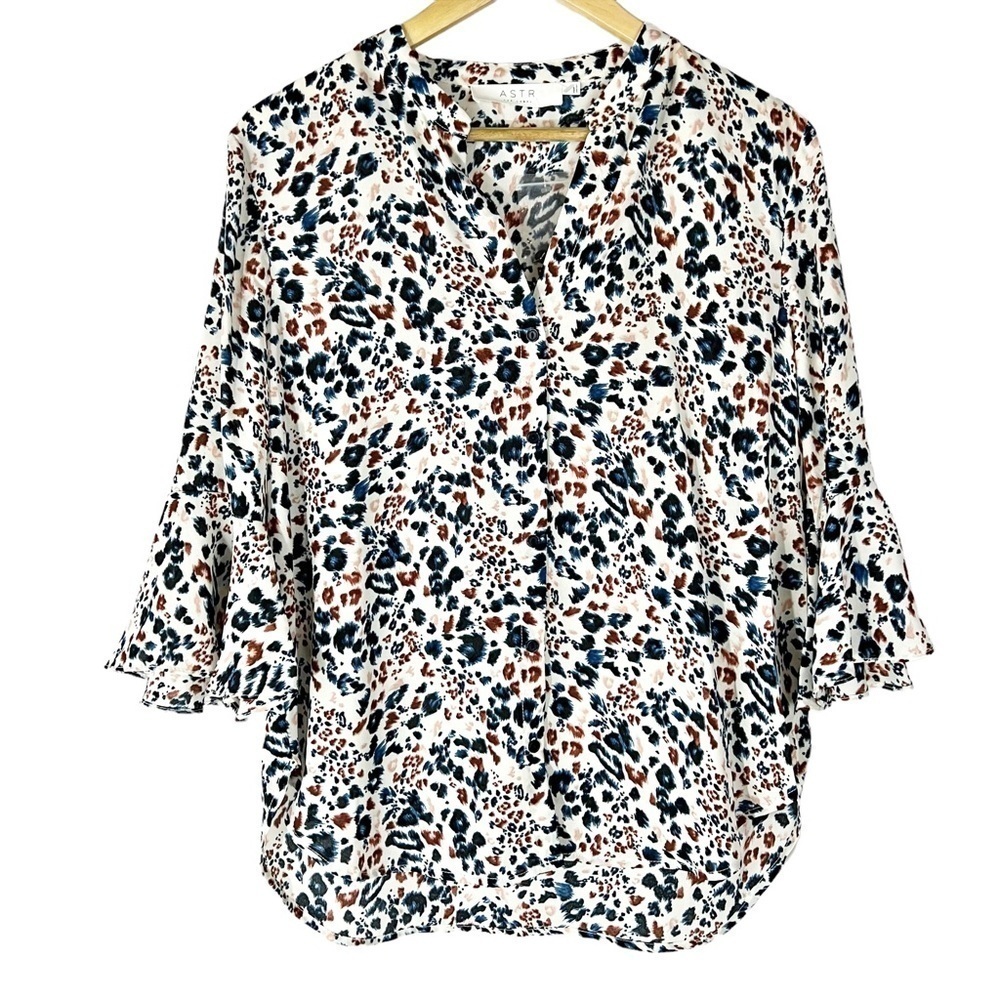 ASTR The Label Leopard Print Bell Sleeve Blouse M Career Office Work Business
